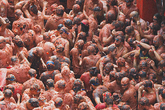 Dos noches en cabaña climatizada con actividad multiaventura y entradas a la Tomatina para 2 en La Tomatina de Buñol - Campamento La Serrana en Buñol (Valencia)