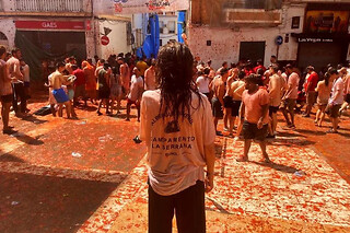 Dos noches en cabaña climatizada con actividad multiaventura y entradas a la Tomatina para 2 en La Tomatina de Buñol - Campamento La Serrana en Buñol (Valencia)