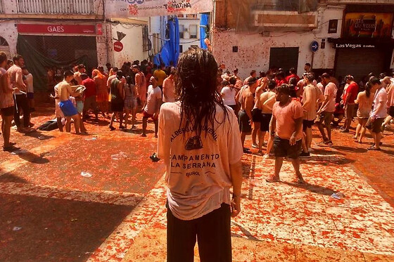 Dos noches en cabaña climatizada con actividad multiaventura y entradas a la Tomatina para 2 en La Tomatina de Buñol - Campamento La Serrana en Buñol (Valencia)