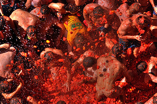 Dos noches en cabaña climatizada con actividad multiaventura y entradas a la Tomatina para 2 en La Tomatina de Buñol - Campamento La Serrana en Buñol (Valencia)
