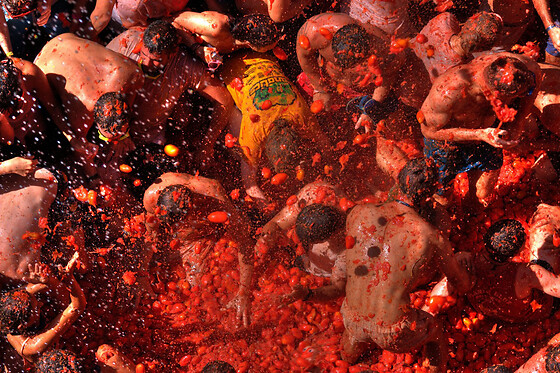 Dos noches en cabaña climatizada con actividad multiaventura y entradas a la Tomatina para 2 en La Tomatina de Buñol - Campamento La Serrana en Buñol (Valencia)
