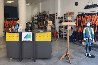 Un actividad de barranquismo para 3 con Mallorca Mountains en Manacor (Islas Baleares)