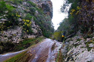 Un actividad de barranquismo para 3 con Mallorca Mountains en Manacor (Islas Baleares)