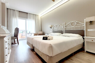Una noche con desayuno y experiencia bienestar para 2 en Hotel Alicante Golf**** en Alicante