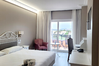 Una noche con desayuno y experiencia bienestar para 2 en Hotel Alicante Golf**** en Alicante