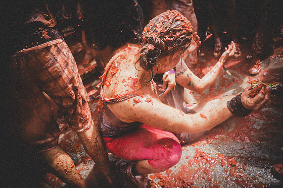 Dos noches en cabaña climatizada con actividad multiaventura y entradas a la Tomatina para 2 en La Tomatina de Buñol - Campamento La Serrana en Buñol (Valencia)
