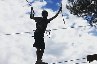 Dos noches en cabaña climatizada con actividad multiaventura y entradas a la Tomatina para 2 en La Tomatina de Buñol - Campamento La Serrana en Buñol (Valencia)
