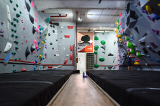 Bautismo de escalada para 2 en Awesome Boulder Center en Fuenlabrada (Madrid)