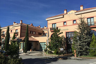Una noche en suite con bañera hidromasaje para 2 en Hotel Segovia Sierra de Guadarrama en Los Ángeles de San Rafael (Segovia)
