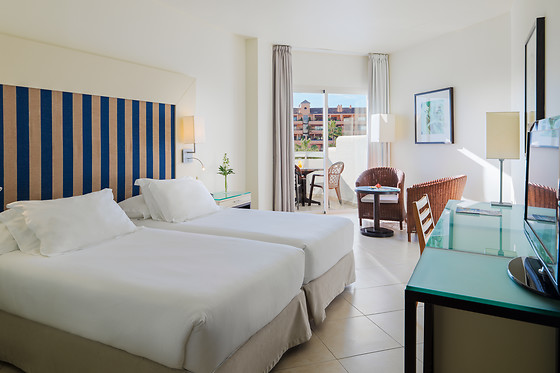 Una noche con cena y experiencia bienestar para 2 en Hotel H10 Estepona Palace**** en Estepona (Málaga)