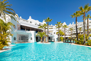 Una noche con cena y experiencia bienestar para 2 en Hotel H10 Estepona Palace**** en Estepona (Málaga)