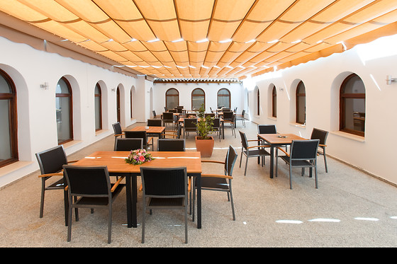 Una cena o comida para 2 en Restaurante Las Corchuelas en Hospes Palacio de Arenales & Spa***** en Cáceres