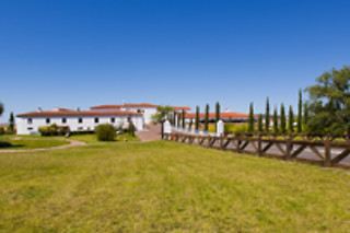 Una cena o comida para 2 en Restaurante Las Corchuelas en Hospes Palacio de Arenales & Spa***** en Cáceres