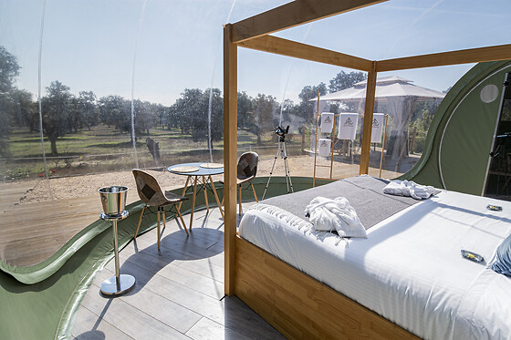 Una noche bajo las estrellas en una burbuja con hidromasaje exterior privado y desayuno en El Toril Glamping Experience en Velada (Toledo)