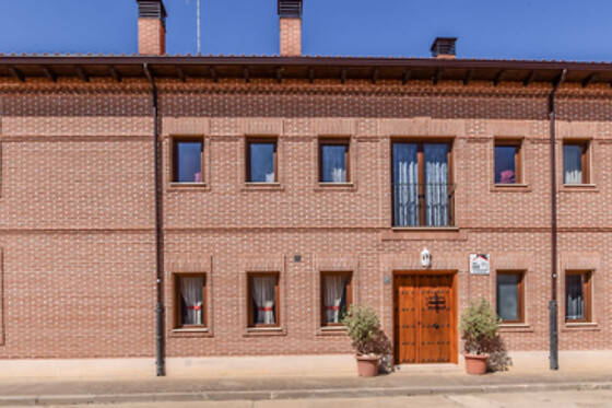 Una noche con desayuno para 2 en La casa del Trotamundos en Villamayor de Campos ( Zamora)