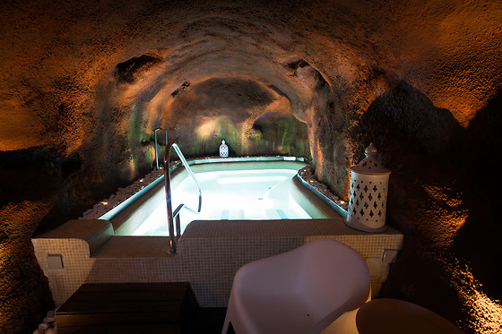 Una noche con desayuno y experiencia bienestar para 2 en Casa Rural & Spa La Graja en Chinchón (Madrid)