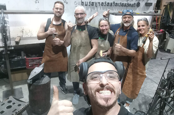 Forja tu propio cuchillo con un curso de Bushcraft para 1 en Fantastic Factory en Sentmenat (Barcelona)