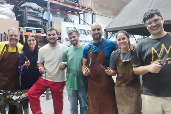 Forja tu propio cuchillo con un curso de Bushcraft para 1 en Fantastic Factory en Sentmenat (Barcelona)