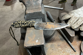 Forja tu propio cuchillo con un curso de Bushcraft para 1 en Fantastic Factory en Sentmenat (Barcelona)