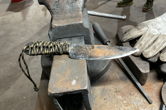 Forja tu propio cuchillo con un curso de Bushcraft para 1 en Fantastic Factory en Sentmenat (Barcelona)