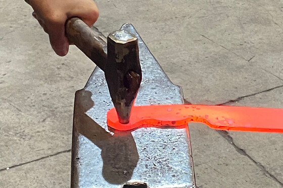 Forja tu propio cuchillo con un curso de Bushcraft para 1 en Fantastic Factory en Sentmenat (Barcelona)