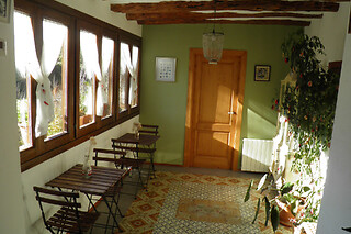 Una noche con desayuno y visita enológica para 2 en Casa Miret en Vallverd (Tarragona)