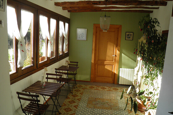 Una noche con desayuno y visita enológica para 2 en Casa Miret en Vallverd (Tarragona)
