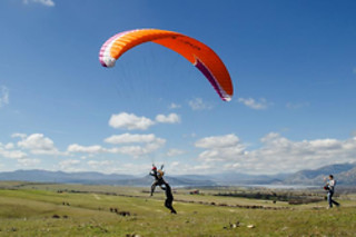 Iniciación y saltos en parapente en Miraflores de la Sierra (Madrid)