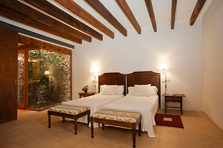 Una noche en Junior Suite con desayuno para 2 en Hotel Ca'n Moragues**** en Arta (Islas Baleares)