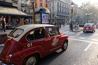 Ruta por el Barrio Gótico en Seat 600 en Barcelona