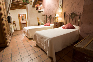 Una noche con desayuno y experiencia bienestar para 2 en Casa Rural & Spa La Graja en Chinchón (Madrid)