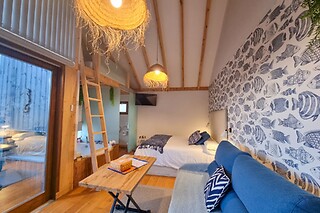 Una noche con desayuno y cesta de picnic para la cena para 2 en Cabanas de Udra en Beluso-Bueu (Pontevedra)