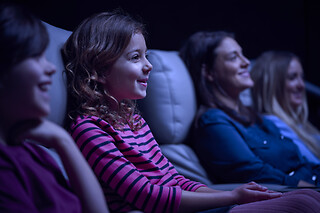 Cuatro entradas con menús para 4 en Cinesa LUXE Garbera en Donosti (Gipuzkoa)