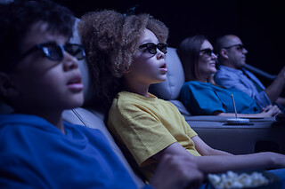 Cuatro entradas con menús para 4 en Cinesa LUXE Garbera en Donosti (Gipuzkoa)