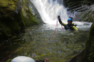 Una actividad de descenso de cañones para 2 en Escuela Asturiana de Piragüismo en Arriondas (Asturias)