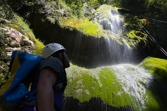 Una actividad de descenso de cañones para 2 en Escuela Asturiana de Piragüismo en Arriondas (Asturias)