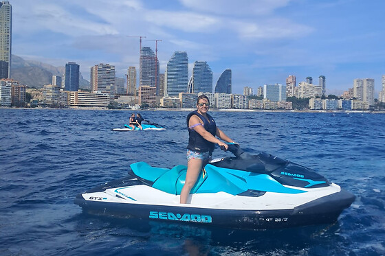 Una experiencia en moto de agua para 1 en Deportes Náuticos Carlos Serrano en Benidorm (Alicante)