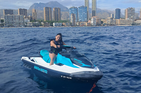 Una experiencia en moto de agua para 1 en Deportes Náuticos Carlos Serrano en Benidorm (Alicante)