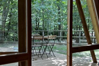 Una noche con desayuno en la cabaña para 2 adultos y 1 niño en Camping Alguer - Tienda Glamping Nima en  Les Planes D´Hostoles (Girona)