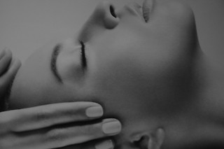 Un masaje exprés para 2 en Centro de Estética Vivir en Madrid