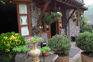 Una noche con cena y actividad enológica para 2 en Posada El Sestil** en Dobres (Cantabria)