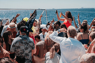 Crucero festivo: la mejor «Boat Party» de Barcelona