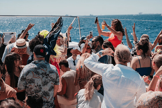 Crucero festivo: la mejor «Boat Party» de Barcelona