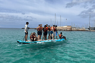 Alquiler de tablas gigantes de surf de remo en Can Pastilla, Palma de Mallorca