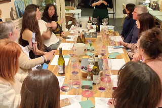 Cata de vinos gallegos con almuerzo maridaje