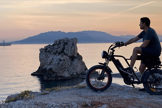 Alquiler de una bicicleta E-FAT durante 10 horas para descubrir Málaga a tu propio ritmo