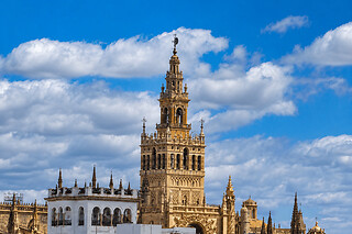 Visita a Sevilla: lugares que no te puedes perder y tapas