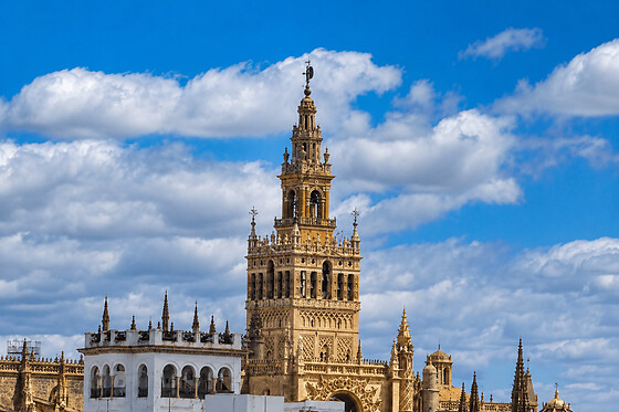 Visita a Sevilla: lugares que no te puedes perder y tapas