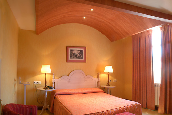 Dos noches con desayunos para 2 en Hotel San Camilo*** en Navarrete (La Rioja)