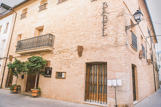 Una noche en habitación con desayuno y alquiler de bici y picnic para 2 en Hotel Casa Babel*** en Villalonga (Valencia)